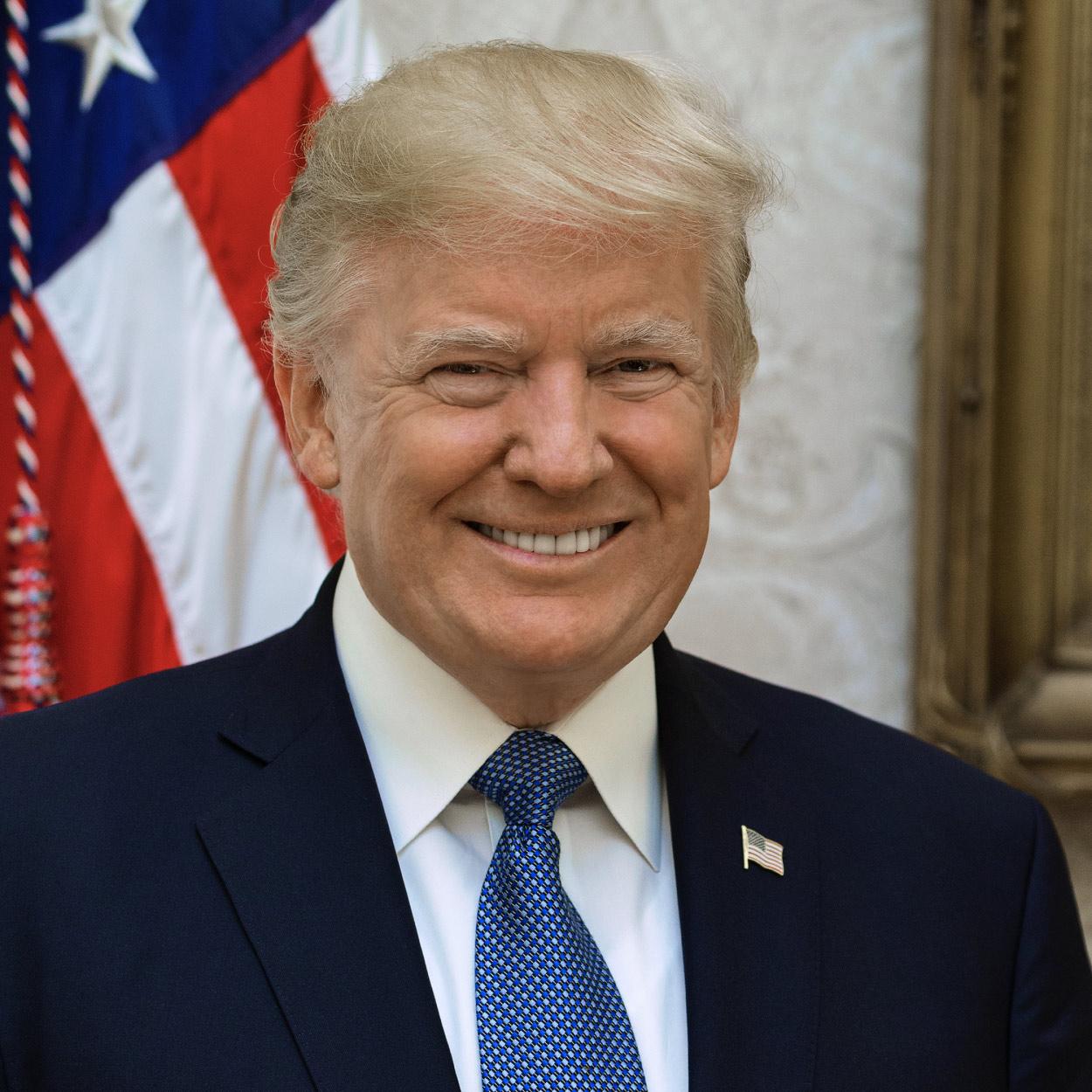 Кто пришёл на скандальный ужин Трампа с мемкой?